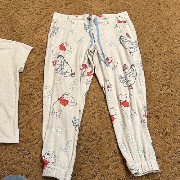 Women’s Winnie the Pooh pajama set 🍯 - Picture 5 of 7